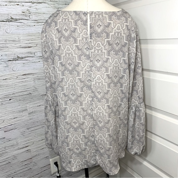 Violet + Claire Tan Crepe Blouse Paisley Print Long Sleeves Key Hole Top Sz L - Picture 7 of 12